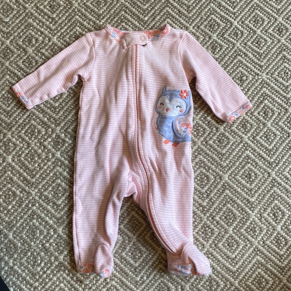 Set of three Carter’s footed sleepers - Picture 4 of 7